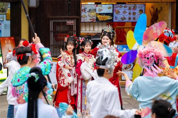 �ƽ�������ƽ������黨�塰��ϲ����ʮ���꣬����˫�ڻʢ�� 